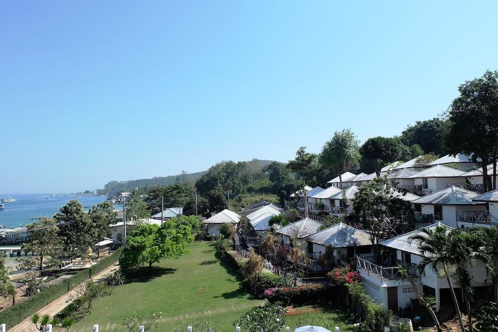 Samed Cliff Resort Property Grounds