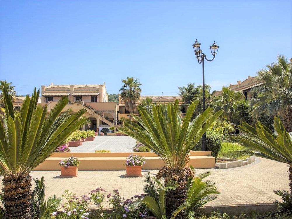 Inviting Apartment in Campofelice di Roccella With Patio Exterior