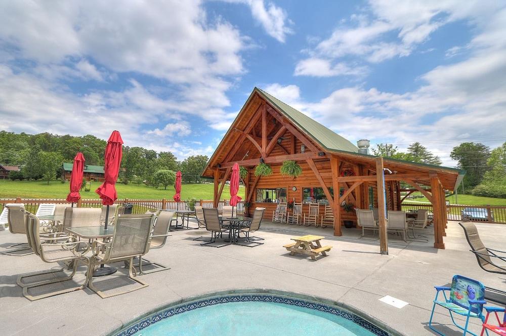 Moose Tracks 1 Bedroom Cabin by RedAwning Outdoor Pool