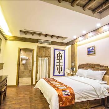 Shellong Manor Guestroom