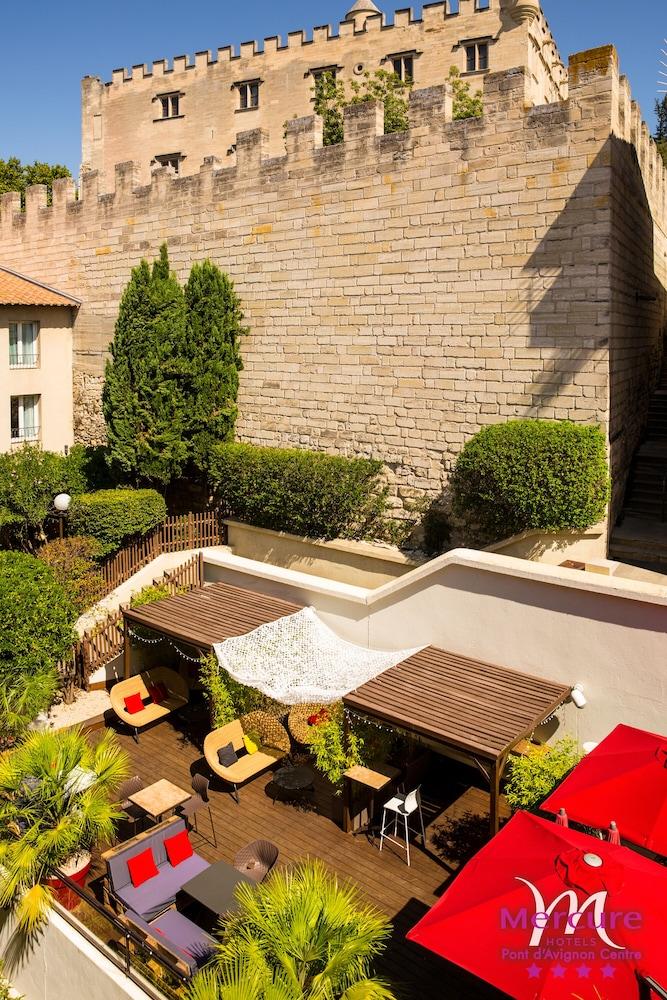 Mercure Pont d'Avignon Centre Exterior detail