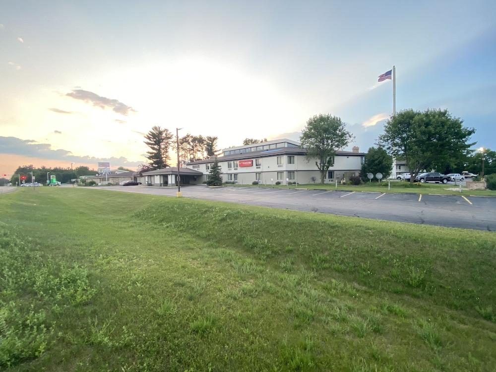 Econo Lodge Inn And Suites