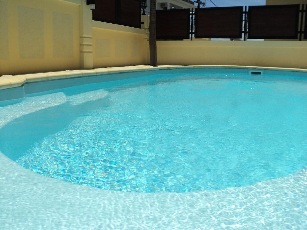 موناليزا سان أونري آبارتمينت آند ستوديو حمام سباحة مكشوف