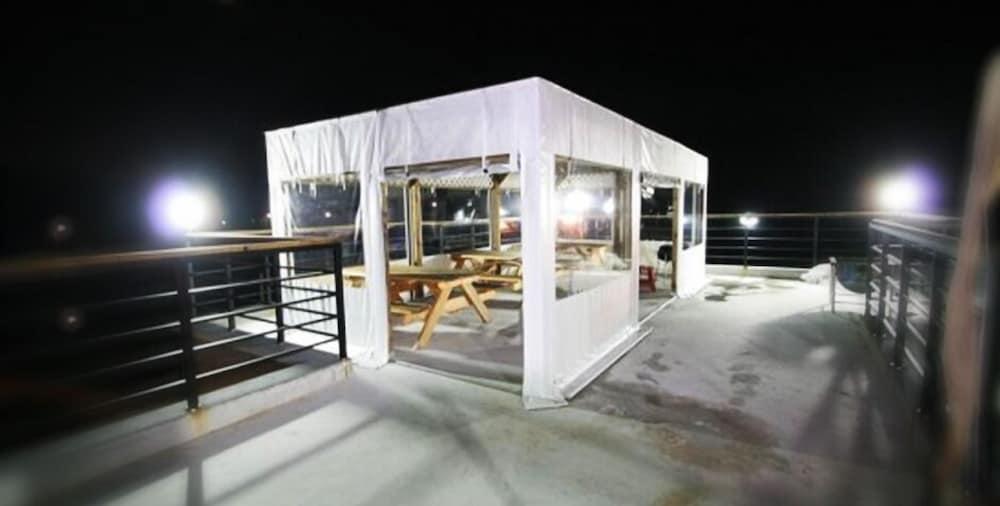 روف توب مون لايت بنسيون