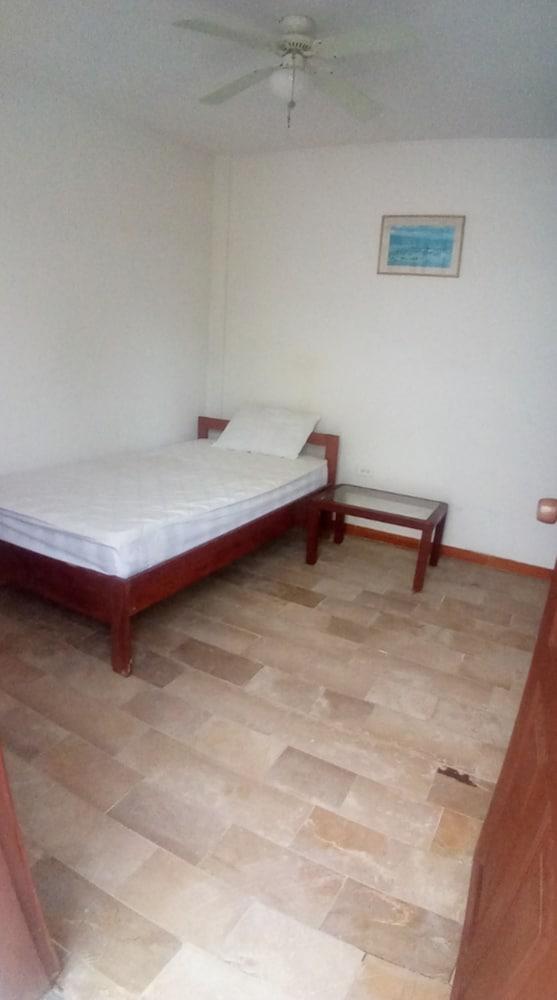 Cabañas Cordelia Tonsupa Room