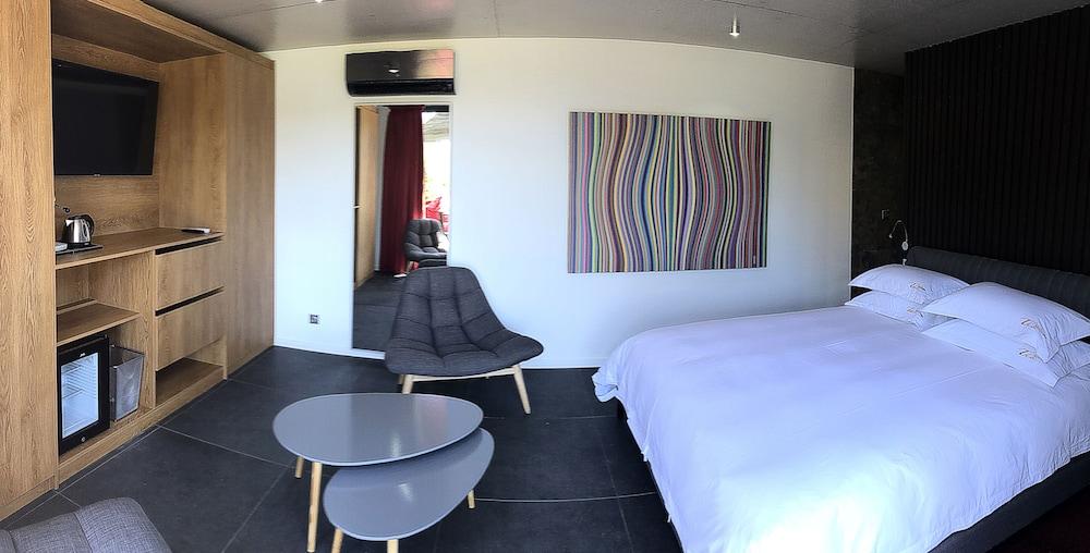 The Address Cassis Room