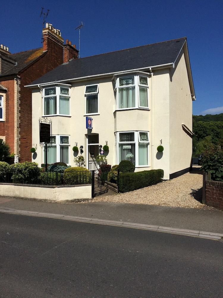 ساوث كومب جيست هاوس