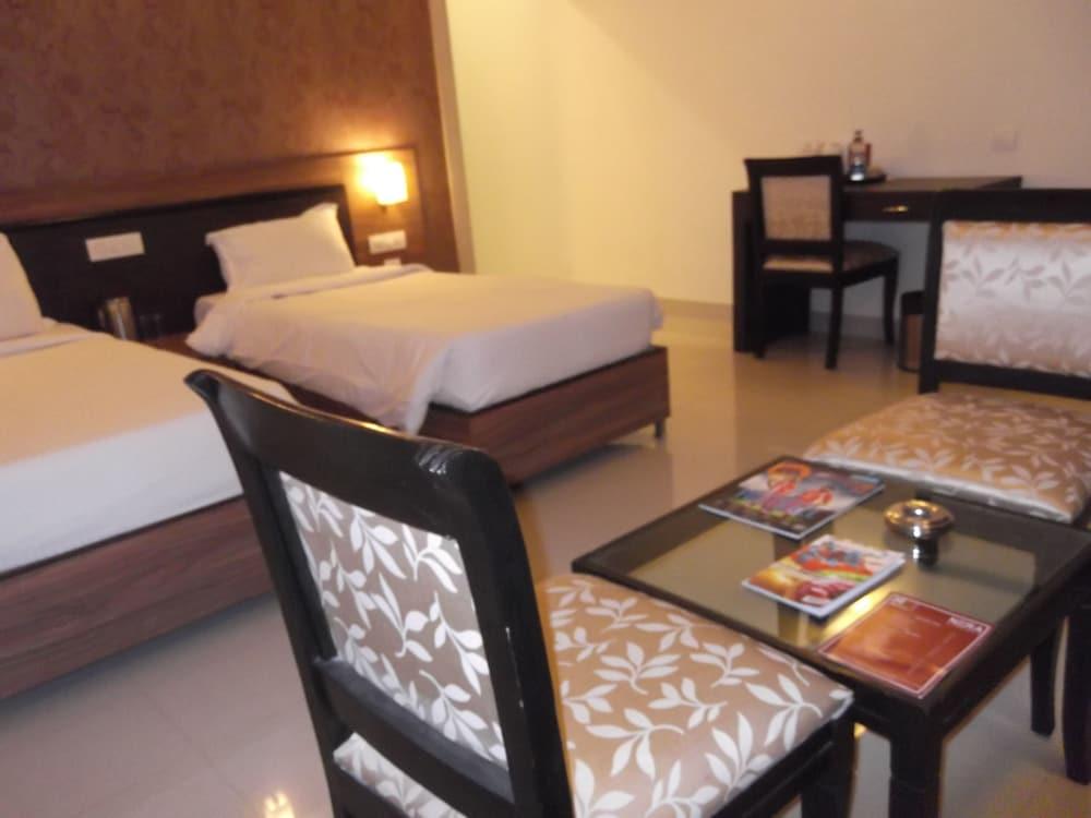 Hotel Nera Regency Room