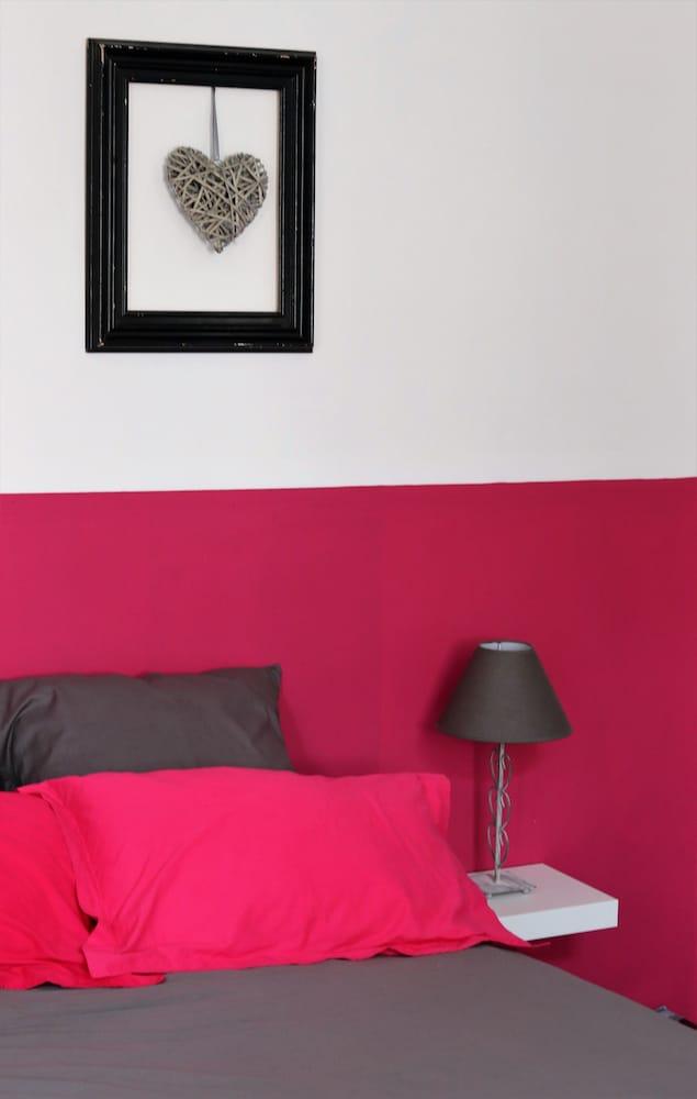 La Vigneronne 1870 Room