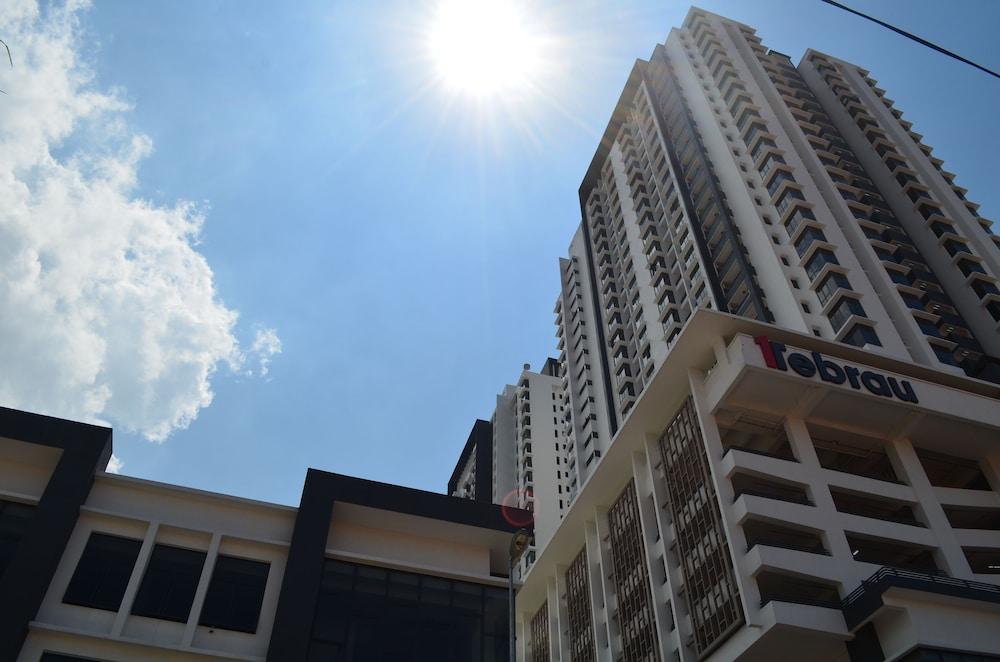 1 Tebrau Suites by Subhome Exterior detail