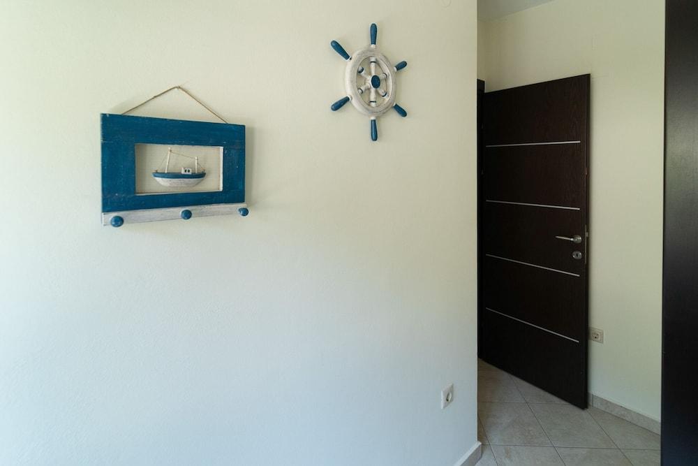 SeaView Flat Near the Beach Interior Detail