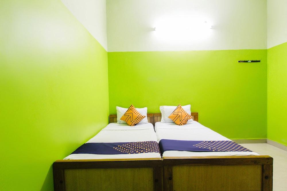 SPOT ON 60738 Senaithalaivar Residency