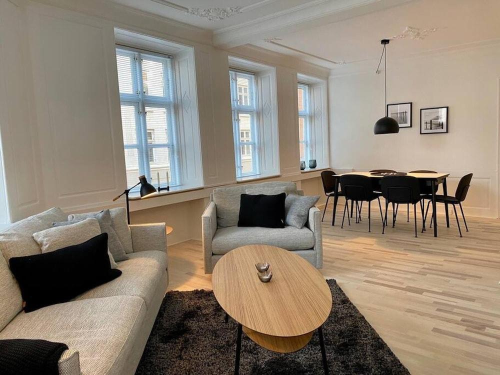 Luxury Tivoli Apt Scandinavian Design Heart of CPH Exterior