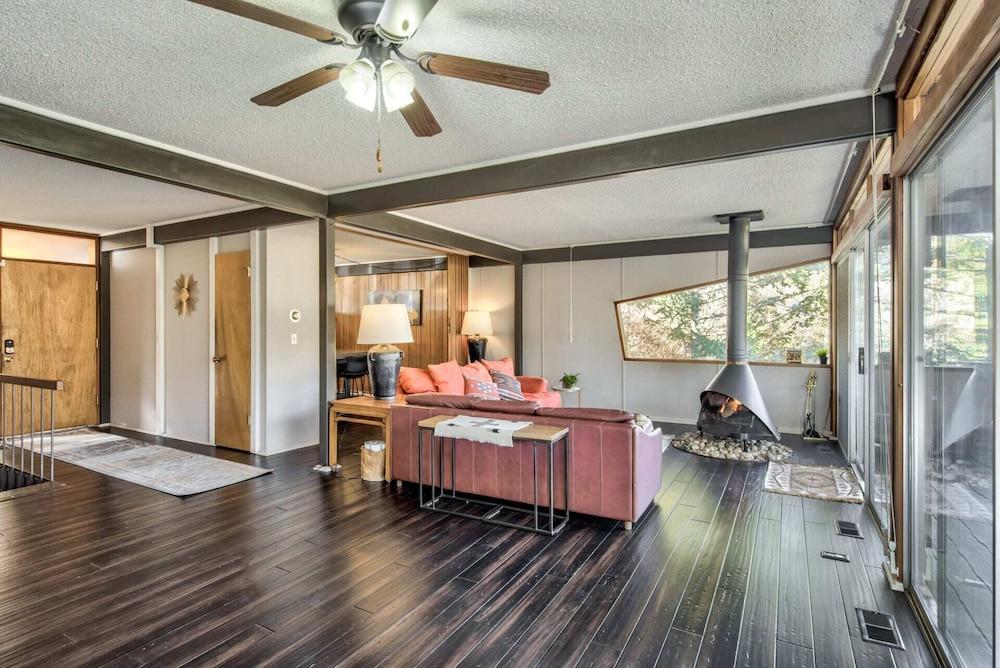 4BR Cabin With Fireplacemountain Viewsdog-friendly Interior