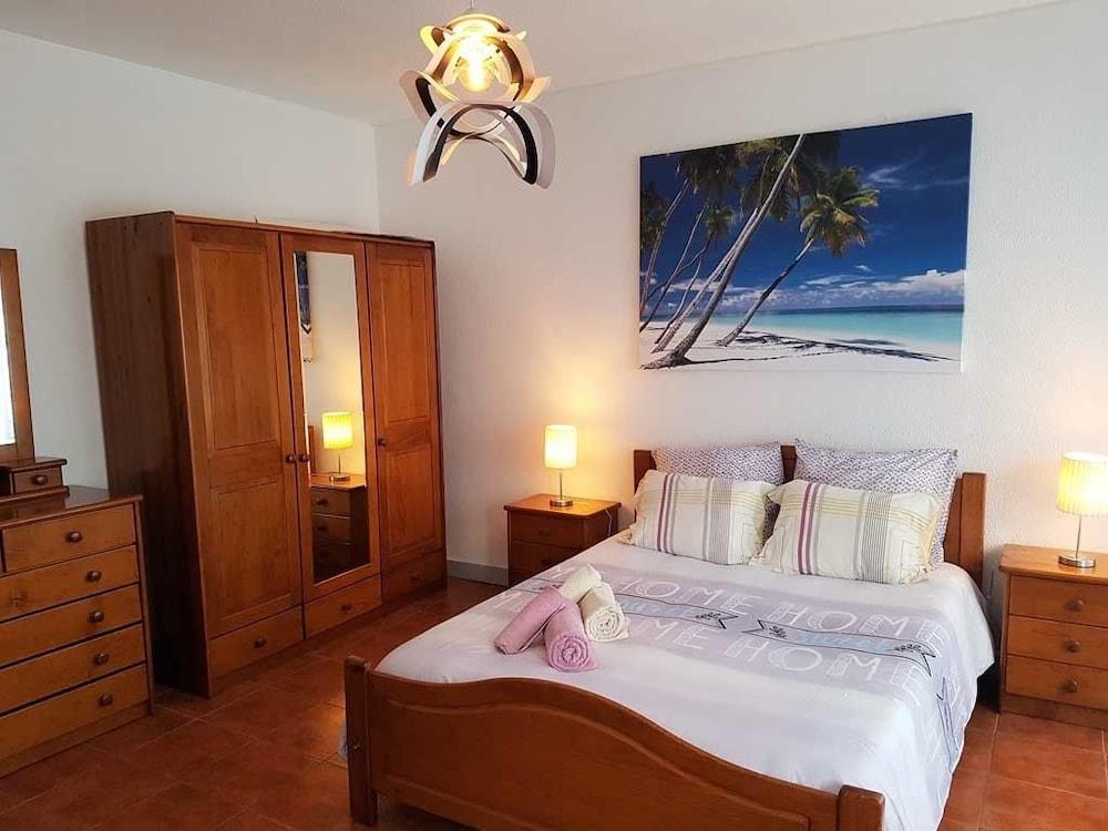 Caparica Central Apartment by Host-Point Room