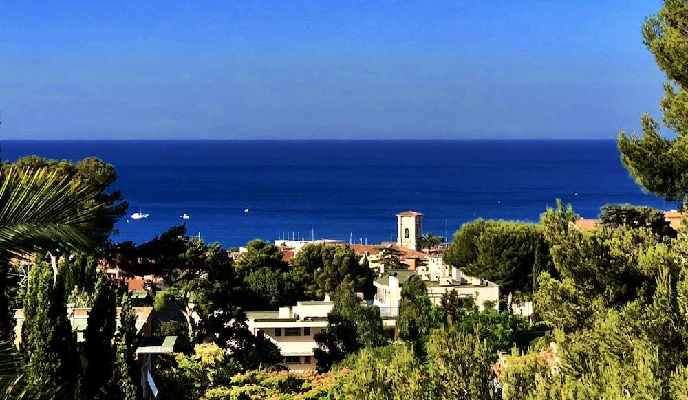 The Address Cassis Featured Image