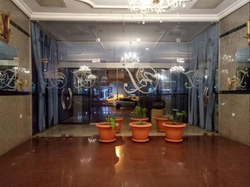 Hôtel L'évantail Interior Entrance