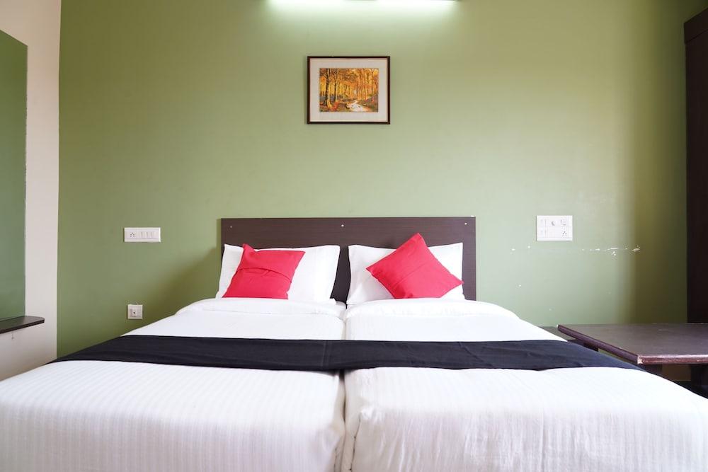SPOT ON 41441 Chinthu Comforts Room