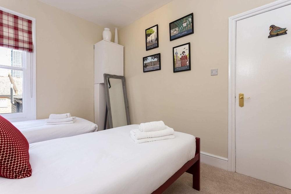 Quaint 2BD Flat 9 Min Walk To Vauxhall Tube Room