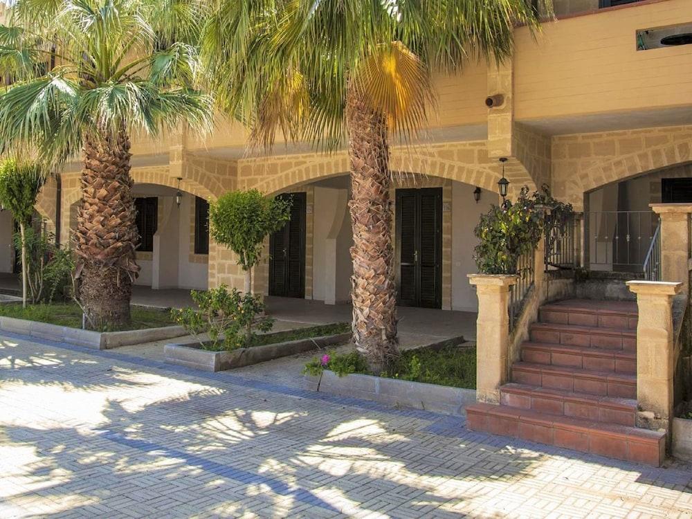 Inviting Apartment in Campofelice di Roccella With Patio Exterior
