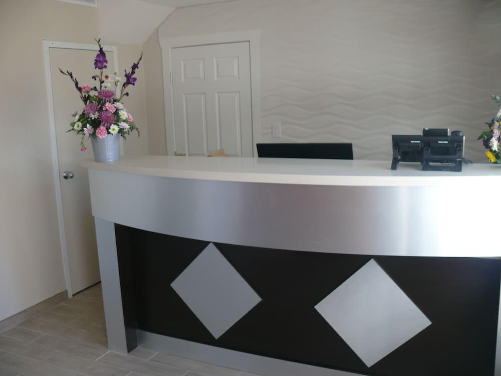 Super 8 by Wyndham Watrous Reception