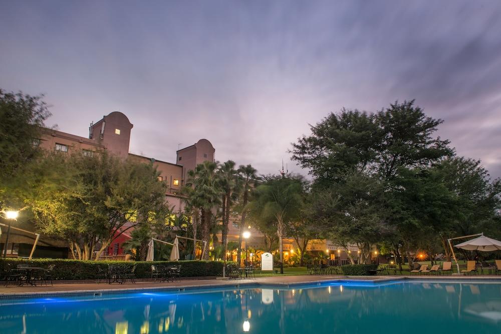 Peermont Walmont - Gaborone Outdoor Pool