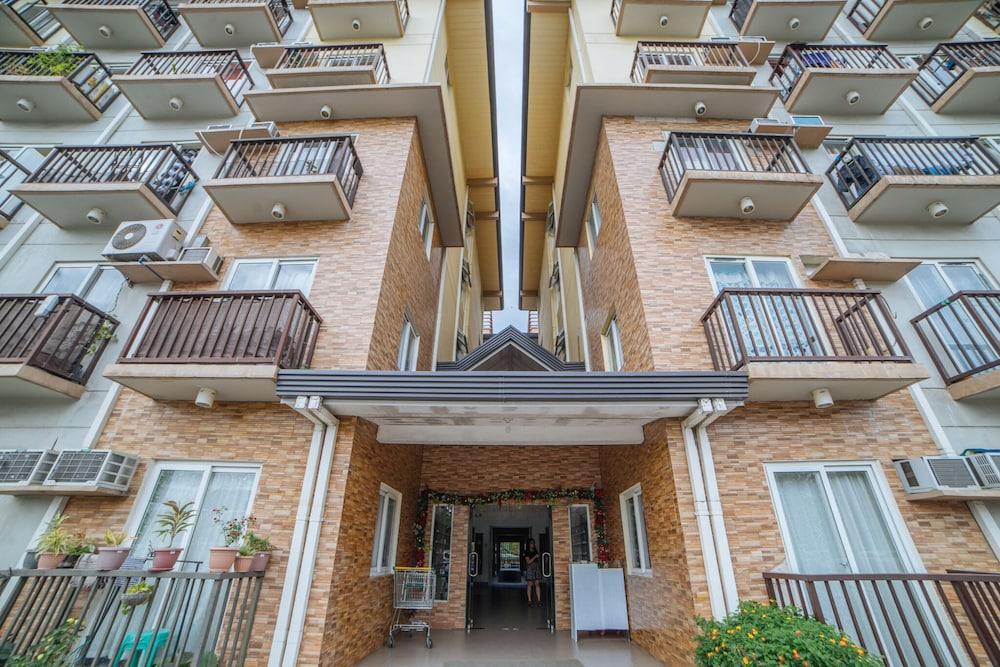 RedDoorz Plus near CK Square Cainta Exterior detail