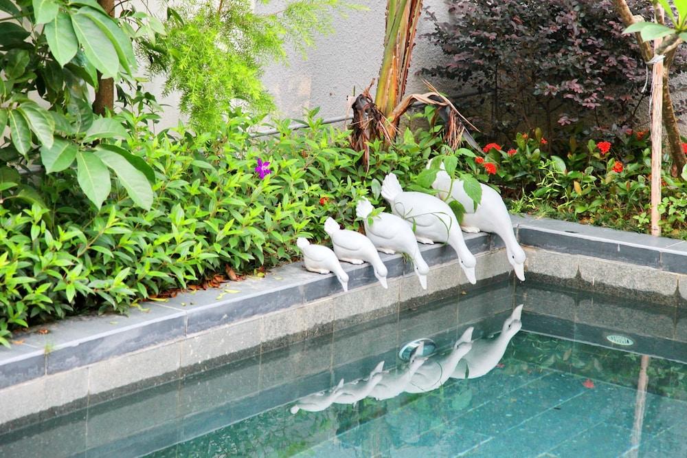 Hui Zhou Hou Niao Shui Rong Zhuang Villa Room