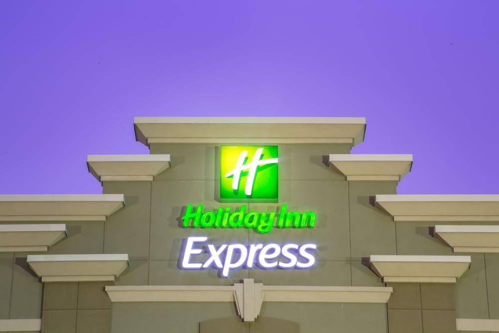 هوليداي إن إكسبرس - لايتون باي آيتش جي