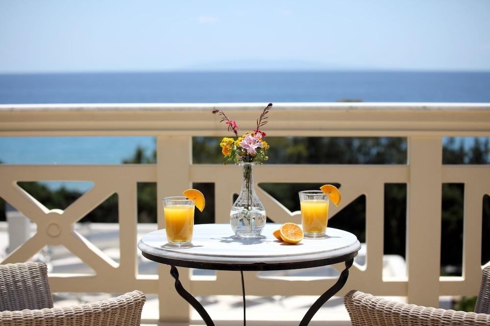 Aithra Apartments & Suites