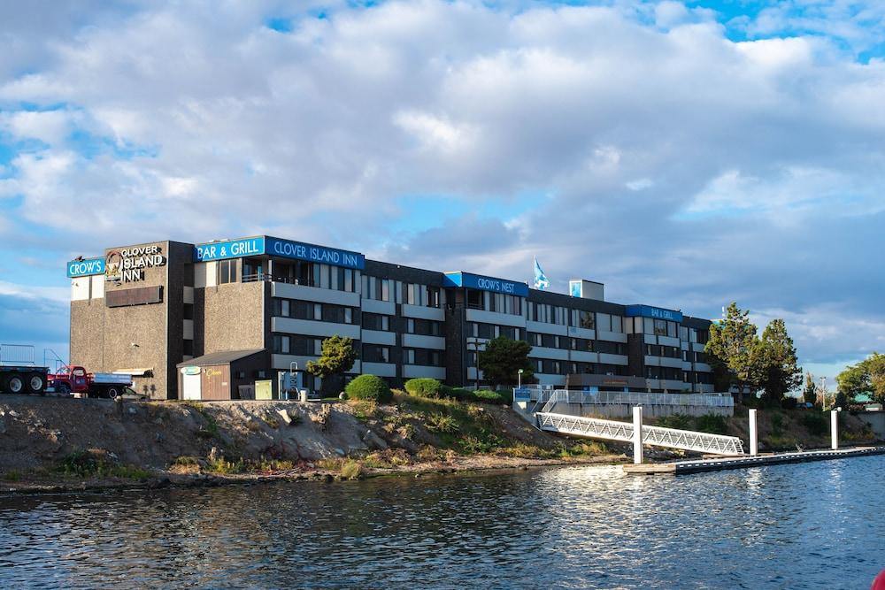 Clover Island Inn Exterior