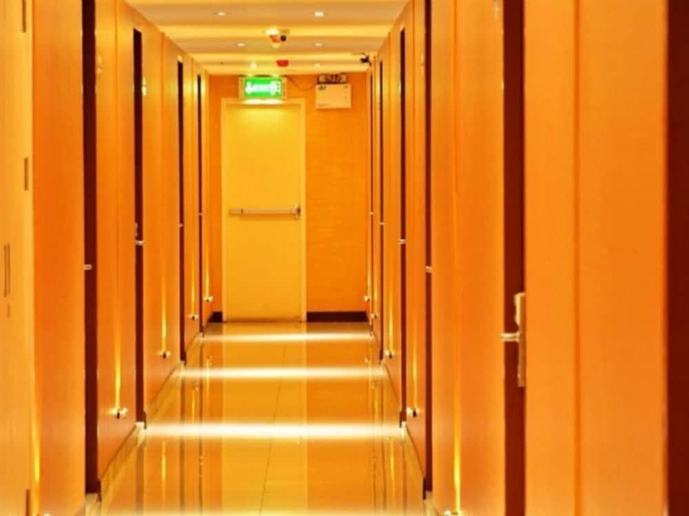 Int Place Interior Detail