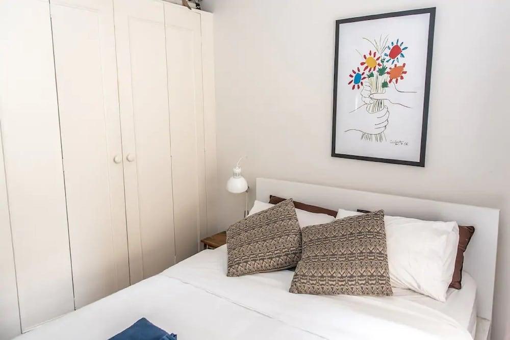 Chic Quiet Apt Close to Everything H404 Room