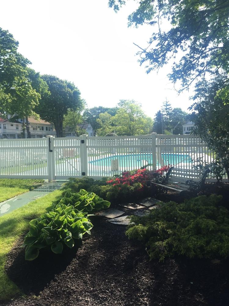 ShoreWay Acres Inn & Cape Cod Lodging Outdoor Pool