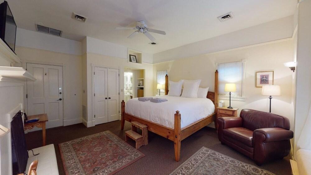 Preston Suite #8 Room