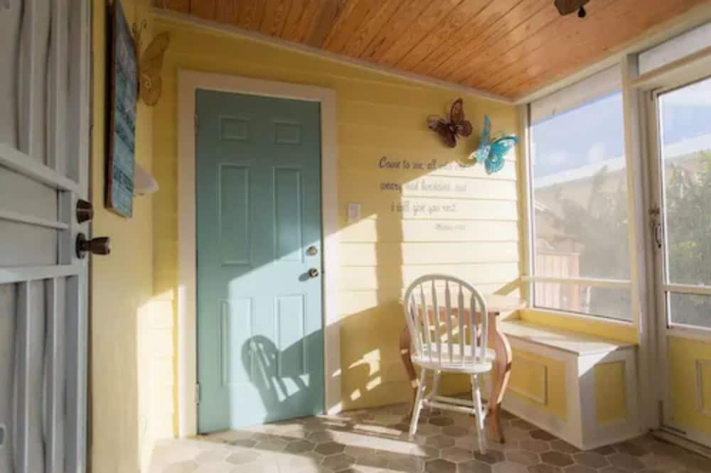 Carla's Cottage Sundeck