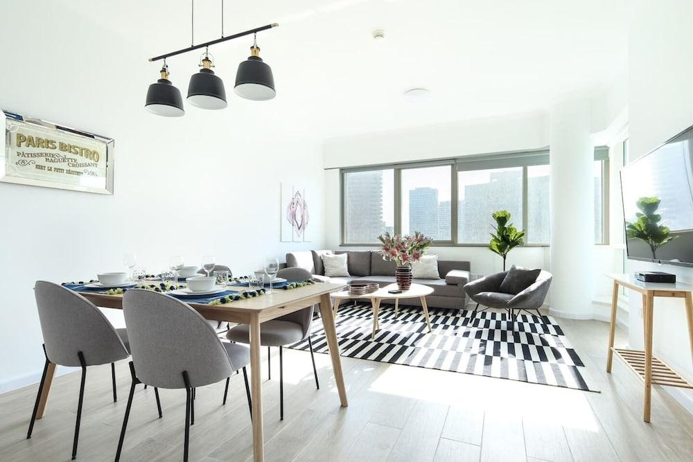 Superior and Upgraded 1BR in Heart of Marina! Interior