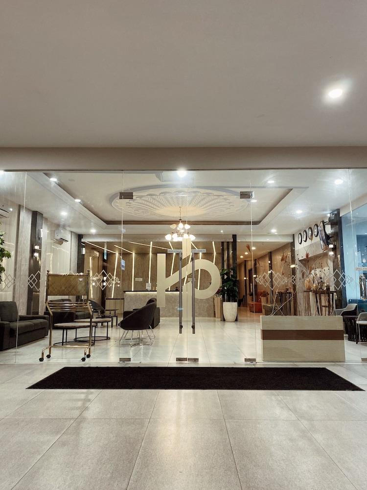 Paradise by CaLia Tarakan Interior Entrance
