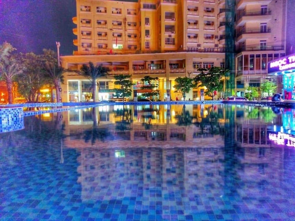 ذا إم سي آر لاكشري نها ترانج  هوتل