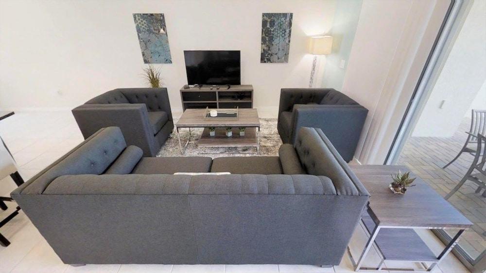 Aco234120 - Windsor At Westside Resort - 4 Bed 3 Baths Townhome Lobby Sitting Area