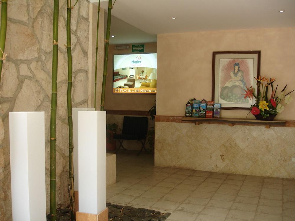 Hotel & Suites Nader Interior Entrance