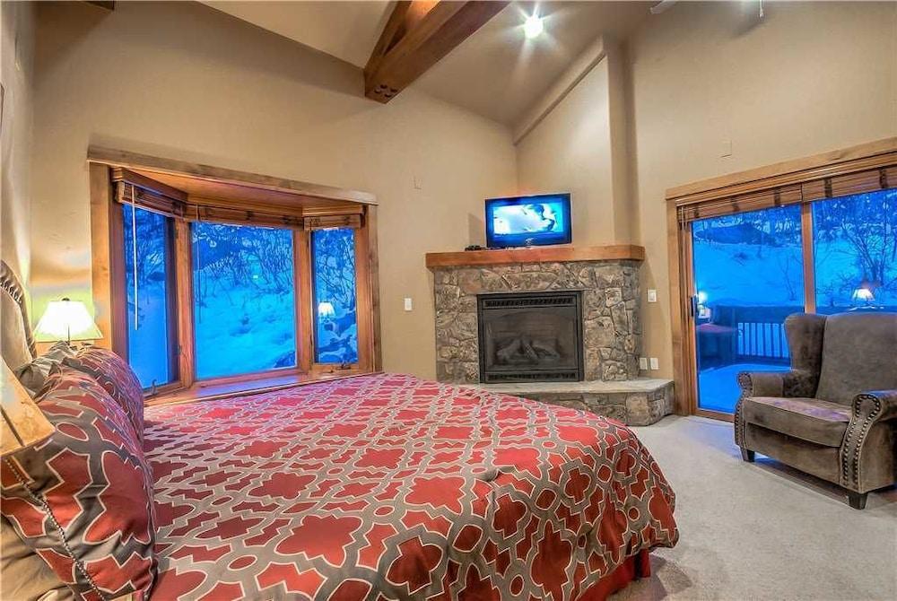 Soaring Eagle Chalet Room