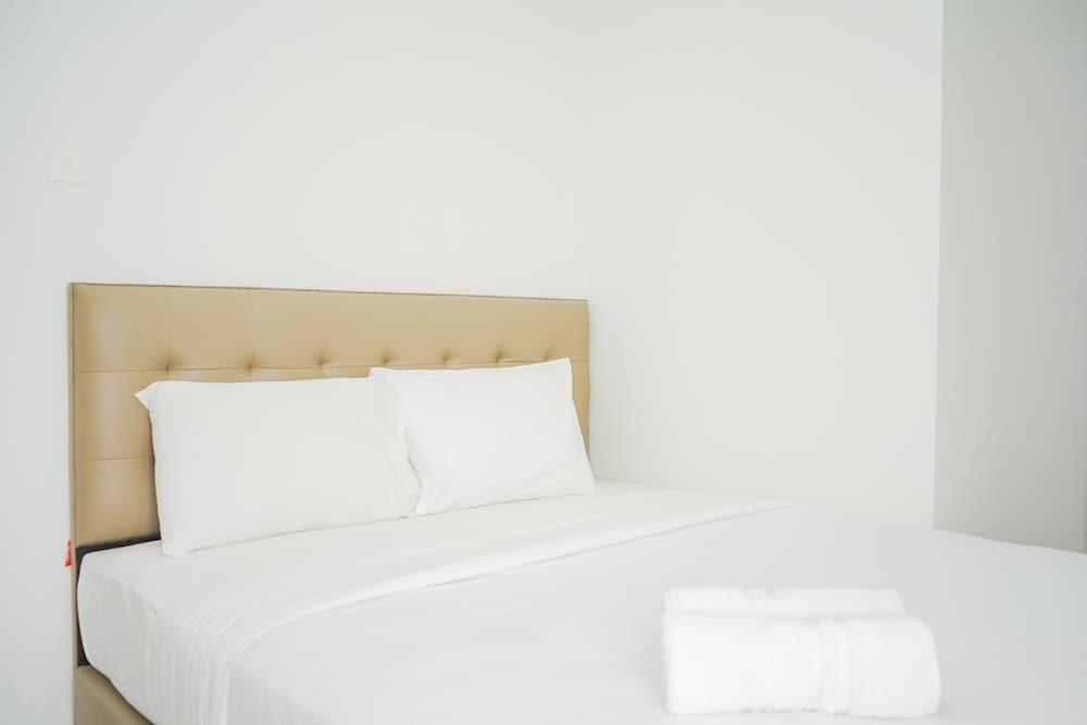 Minimalist 2BR at Emerald Bintaro Apartment
