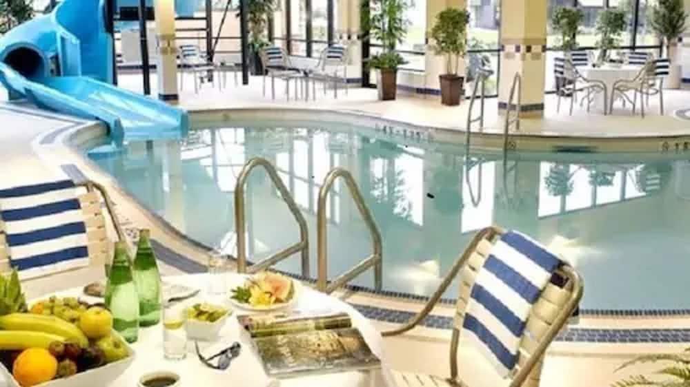 Courtyard by Marriott Toronto Brampton Waterslide