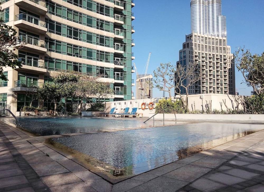 Phenomenal Burj Khalifa Views in This Lovely 2br! Waterslide