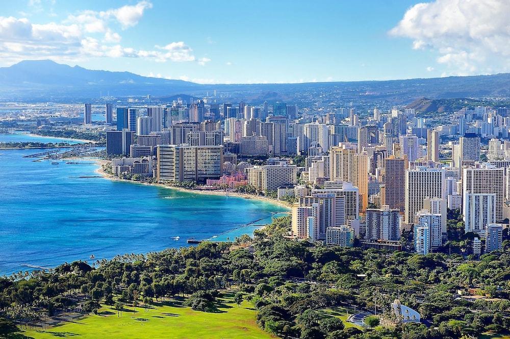 Waikiki Banyan - Pool Deck Level Tower 1 Suite 610 Property Grounds