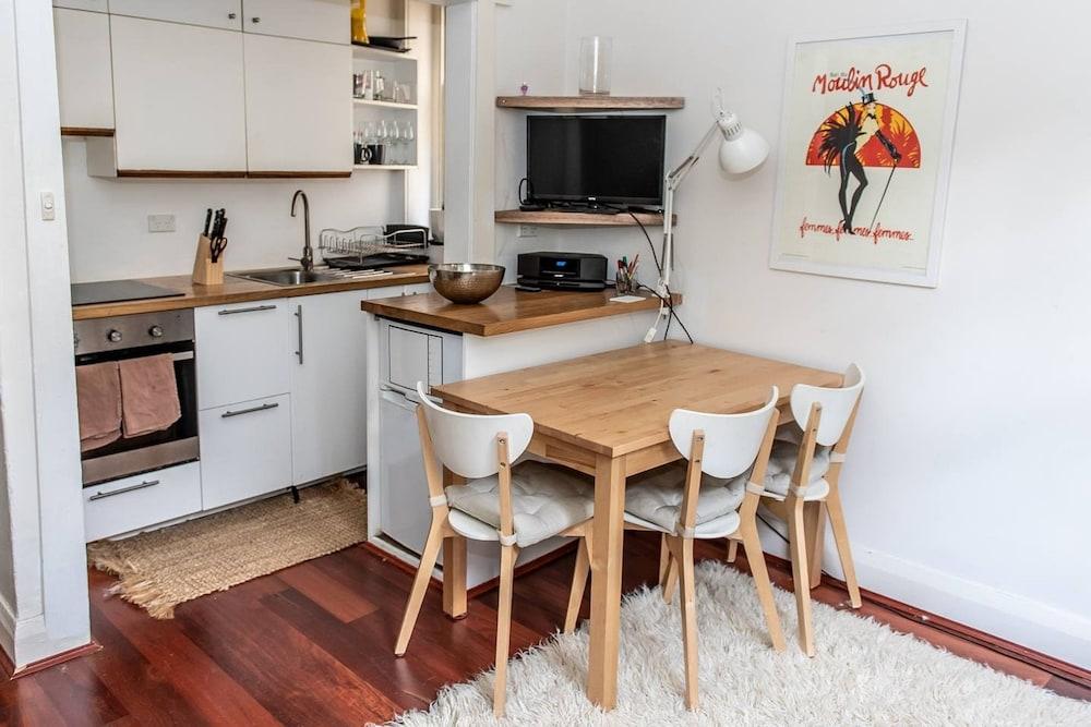 Chic Quiet Apt Close to Everything H404 Room