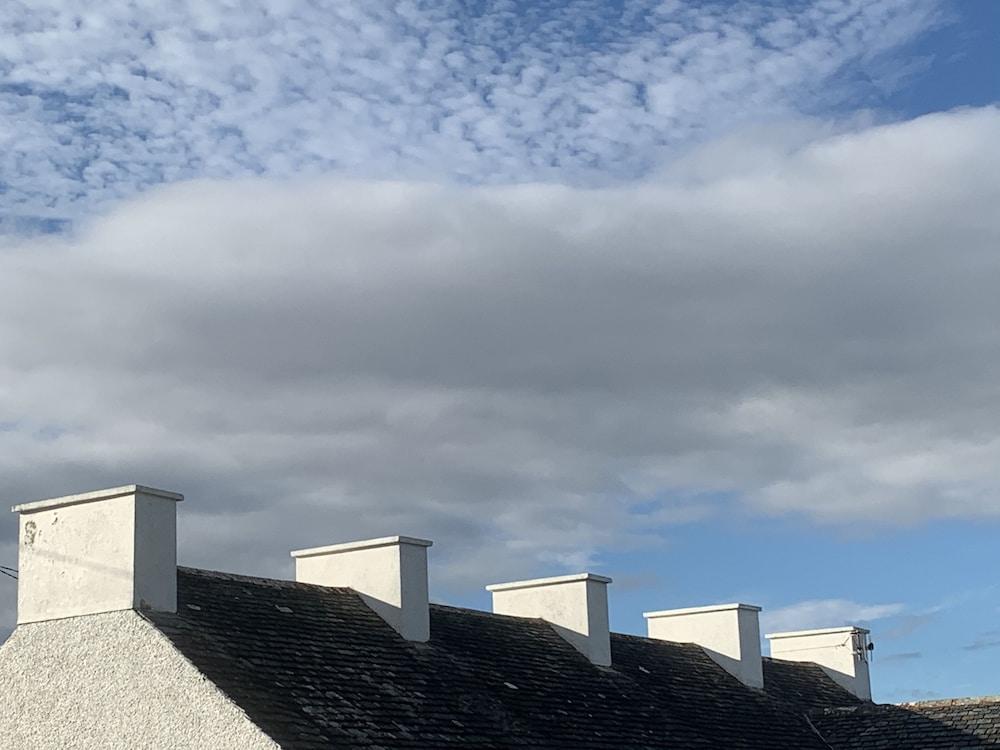 كوخ رائع على شاطئ بورتنو، نارين المنطقة الخارجية