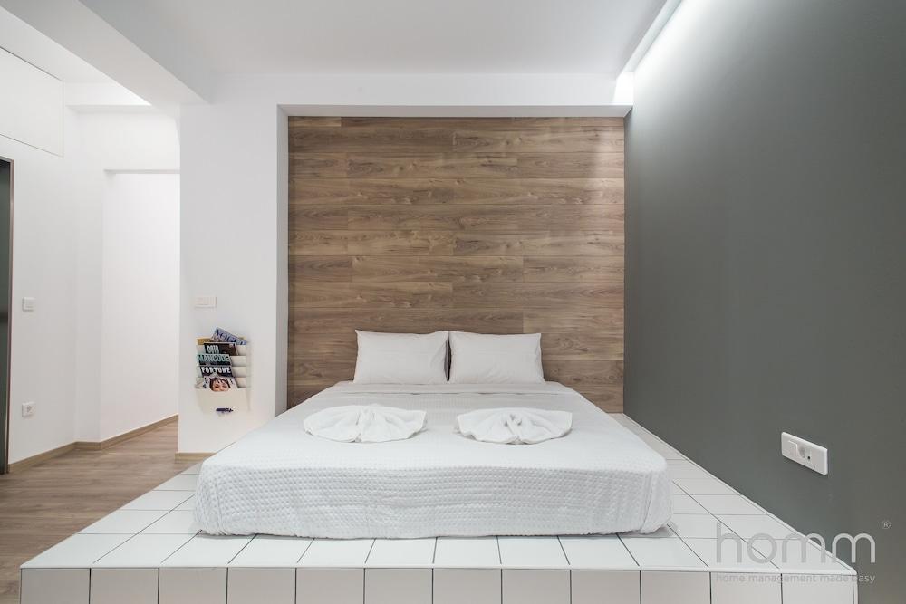 35m² Modern Renovated Studio in Psyri Korinis str Room