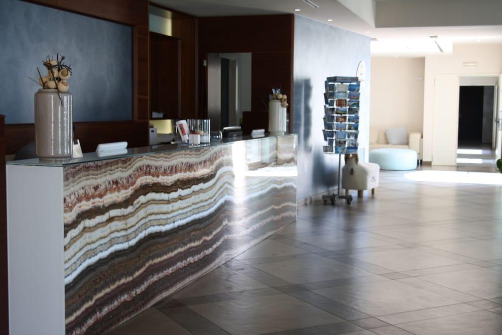 Le Dune Suite Hotel Reception
